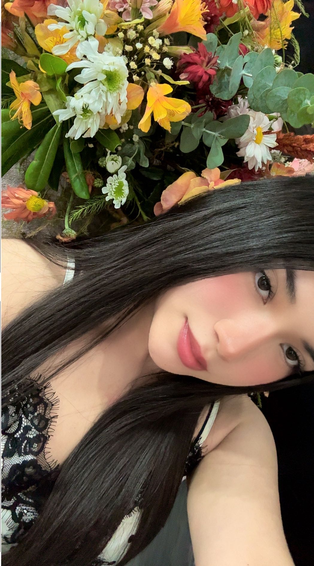 Video chat with women — live on 1v1video (2)
