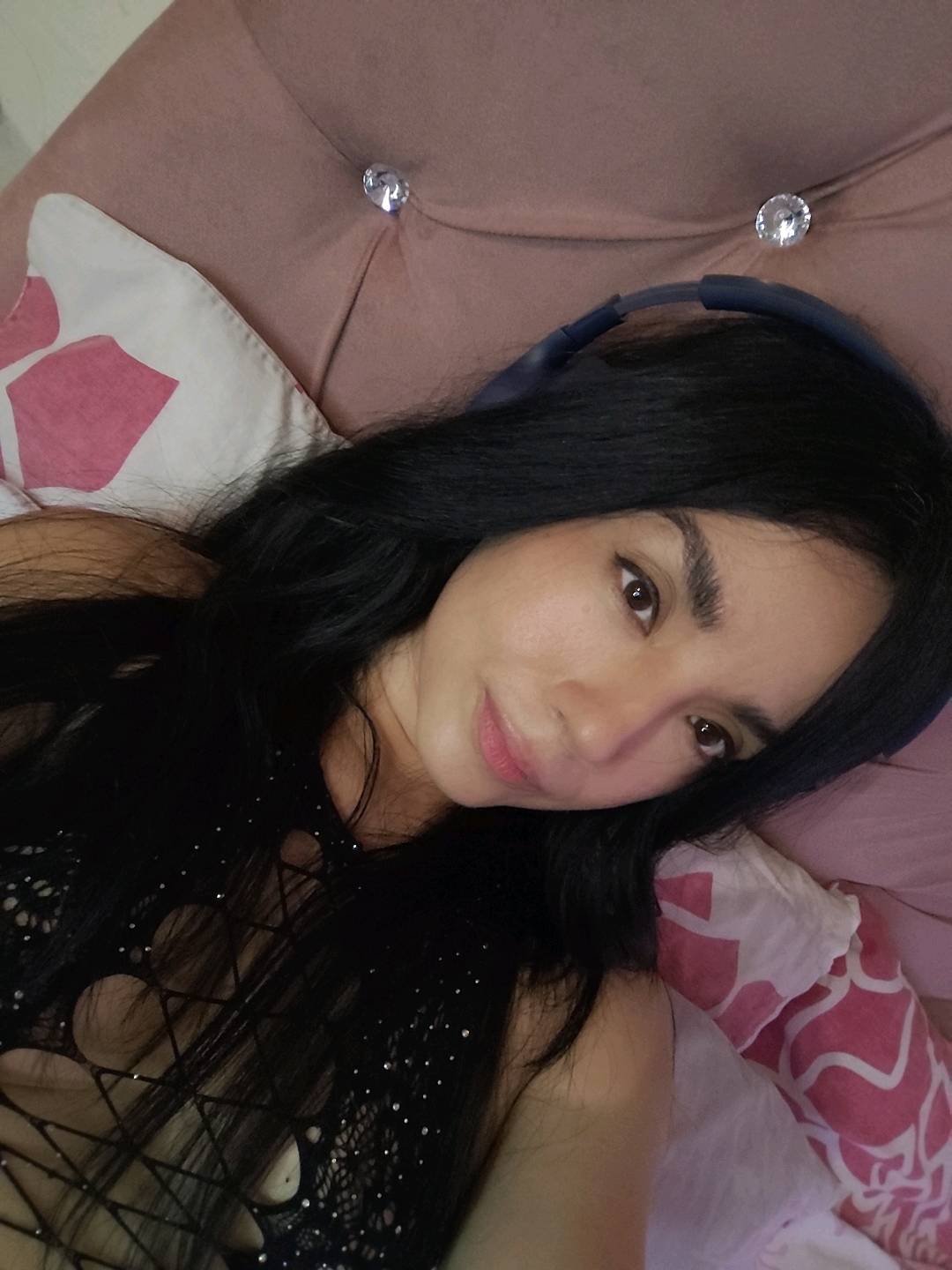 Ale — free 1v1 video chat with girls
